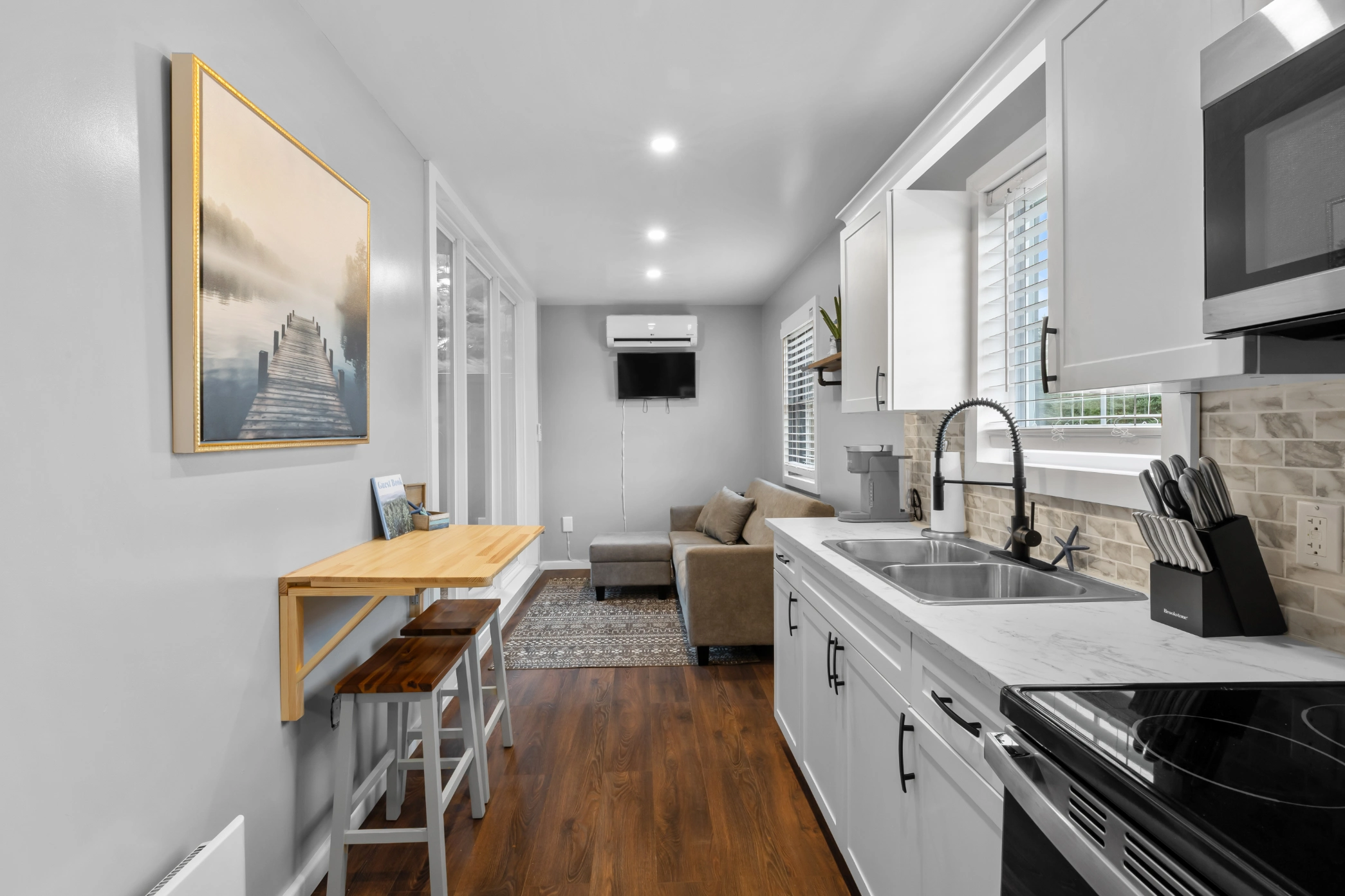 Cozy studio apartment with kitchen bar